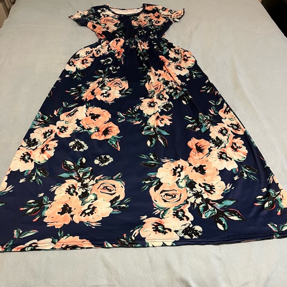 Floral Maxi Dress - Picture 5 of 13